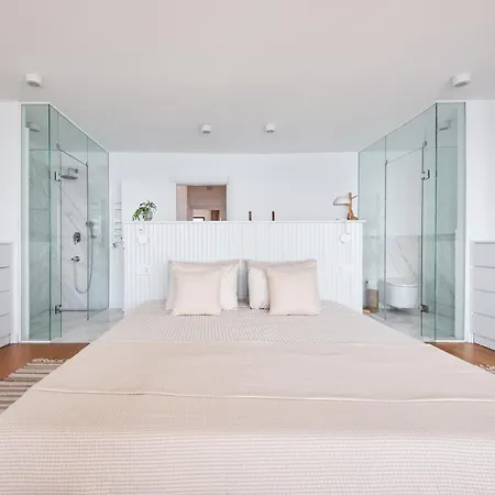 Stunning Sea View, Peaceful Family With Ac, Sauna, Gym & Shared Pool