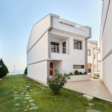 Serene Sea View Family Escape With Private Sauna 别墅 *