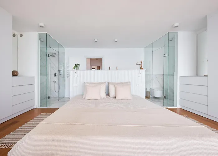 Stunning Sea View, Peaceful Family With Ac, Sauna, Gym & Shared Pool