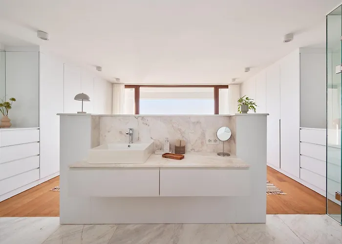 Stunning Sea View, Peaceful Family With Ac, Sauna, Gym & Shared Pool