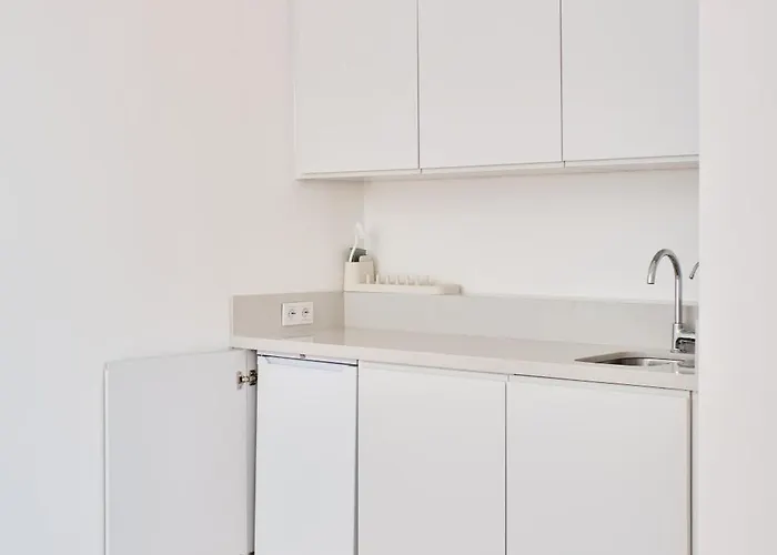 Stunning Sea View, Peaceful Family With Ac, Sauna, Gym & Shared Pool *