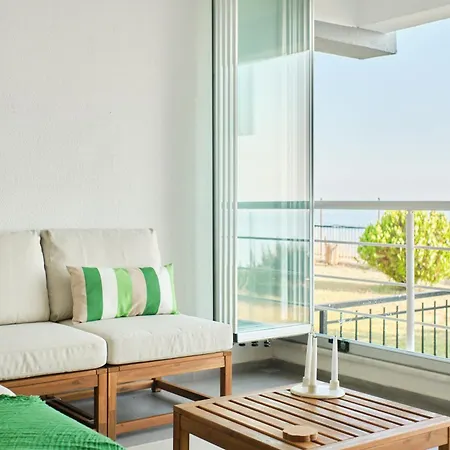 Serene Sea View Family Escape With Private Sauna 别墅